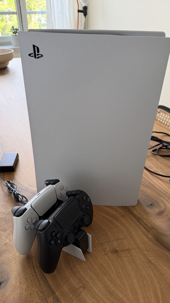 Sony Console: PlayStation 5 Disk (2 controllers + DualSense) – Usato da Zürich venduto da freez303