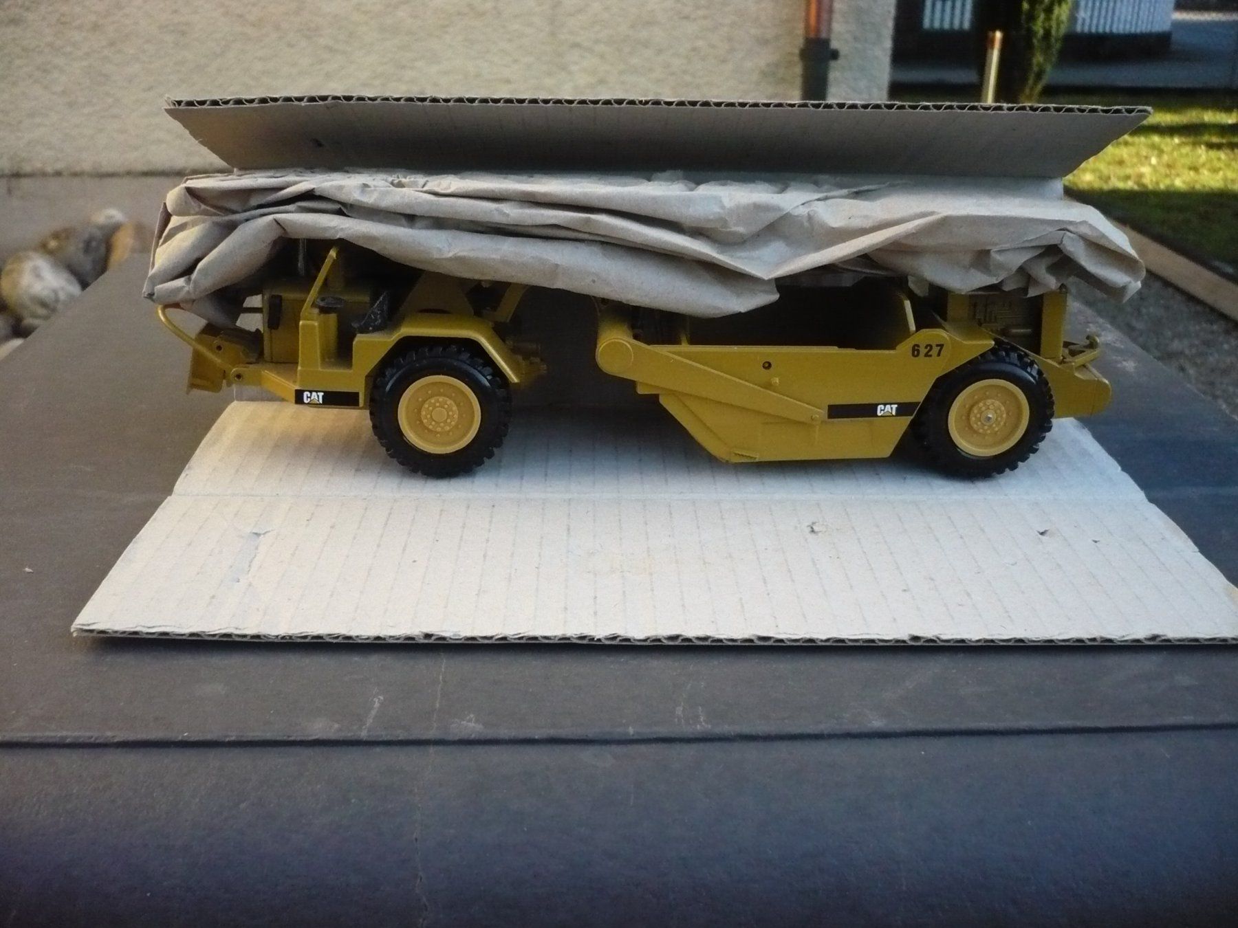 Caterpillar Kit di modellismo & Modellini statici: Scraper Caterpillar Push-Pull Schürfzug CAT 627 – Usato da Biberist venduto da Urmel 4
