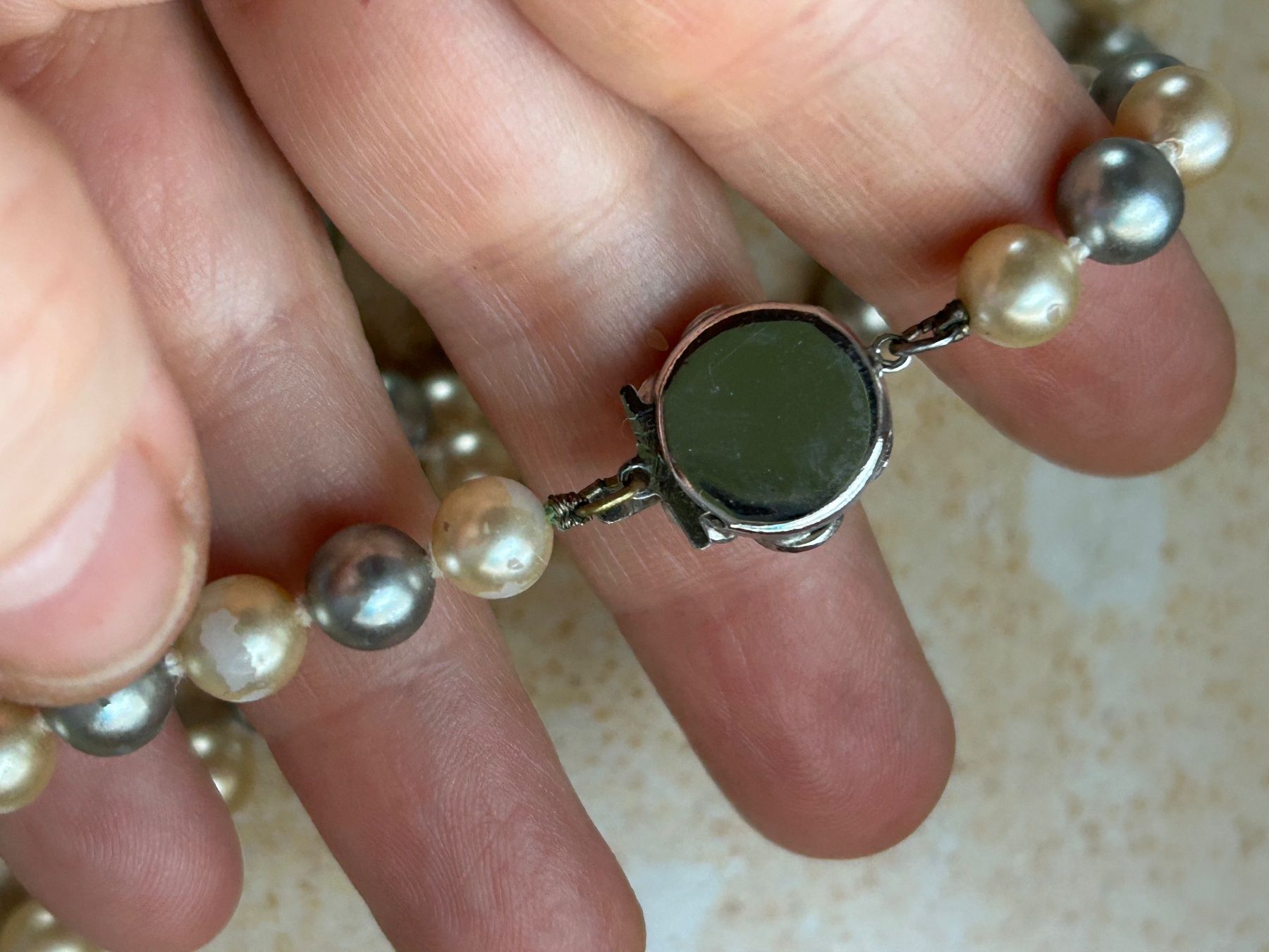 Catenine: Elegante Perlenkette, champagner-grau, Vintage – Usato da Laufen venduto da belleskulptur 3