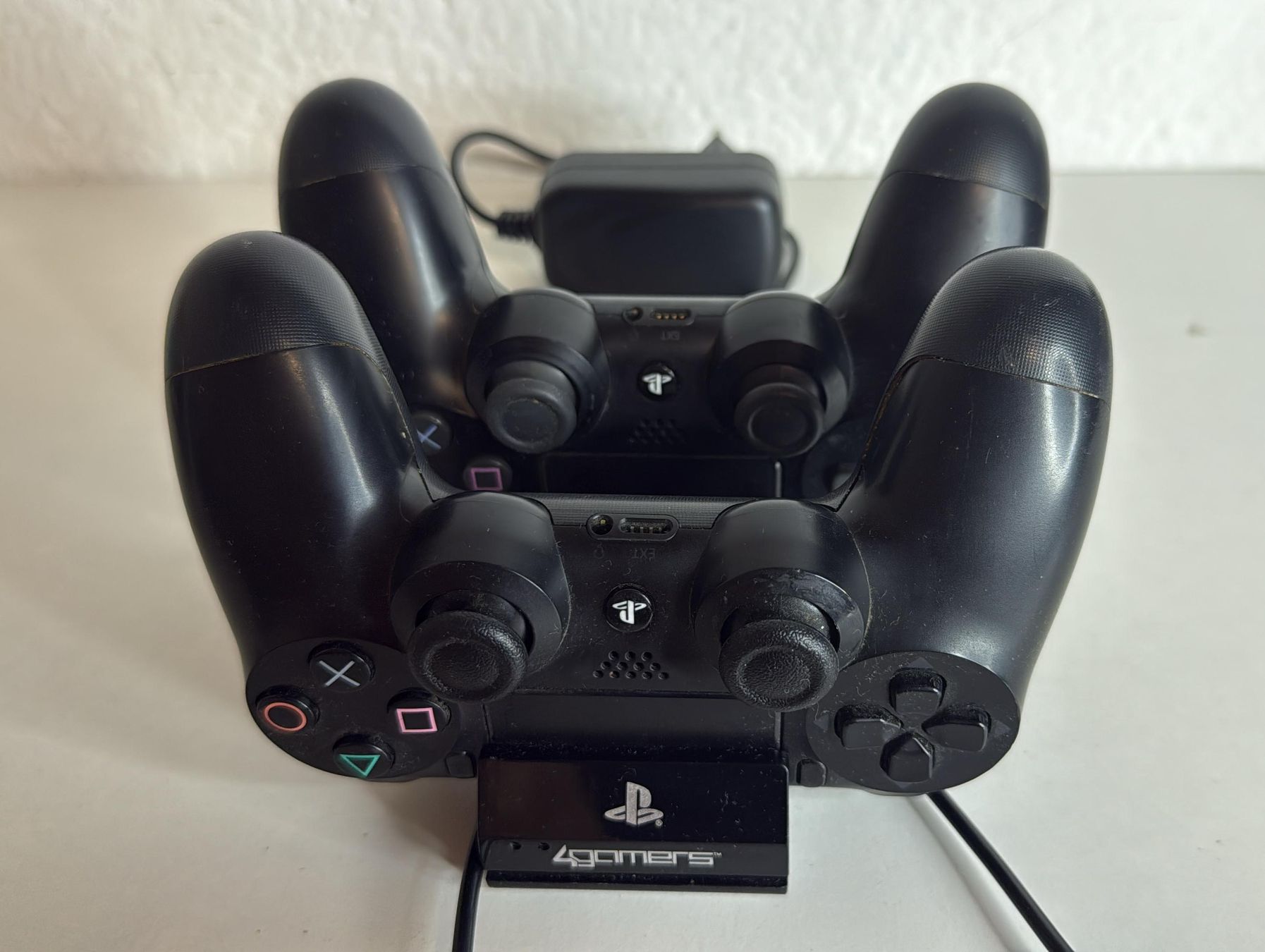 Controller: 2x Original PS4 DualShock 4 Controller + Ladestation – Usato da Ehrendingen venduto da lax21 1