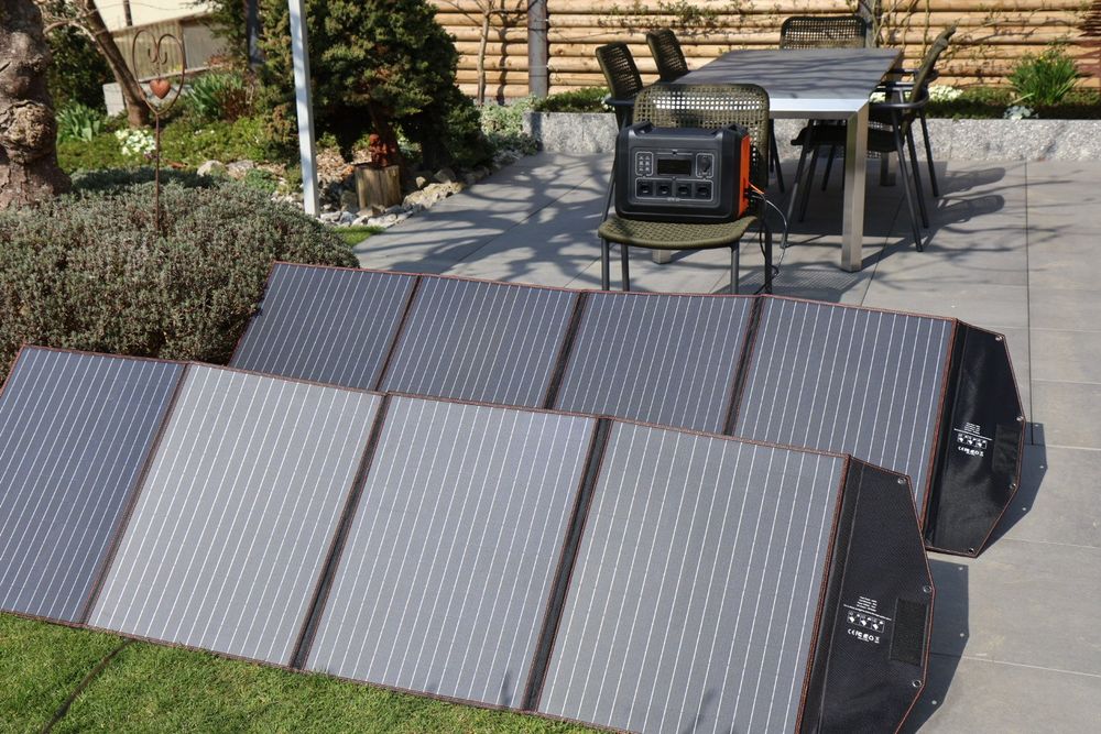 Hit: 2400W Solargenerator mit 2 x Solarpanel à 220W OVP (Neu (gemäss ...