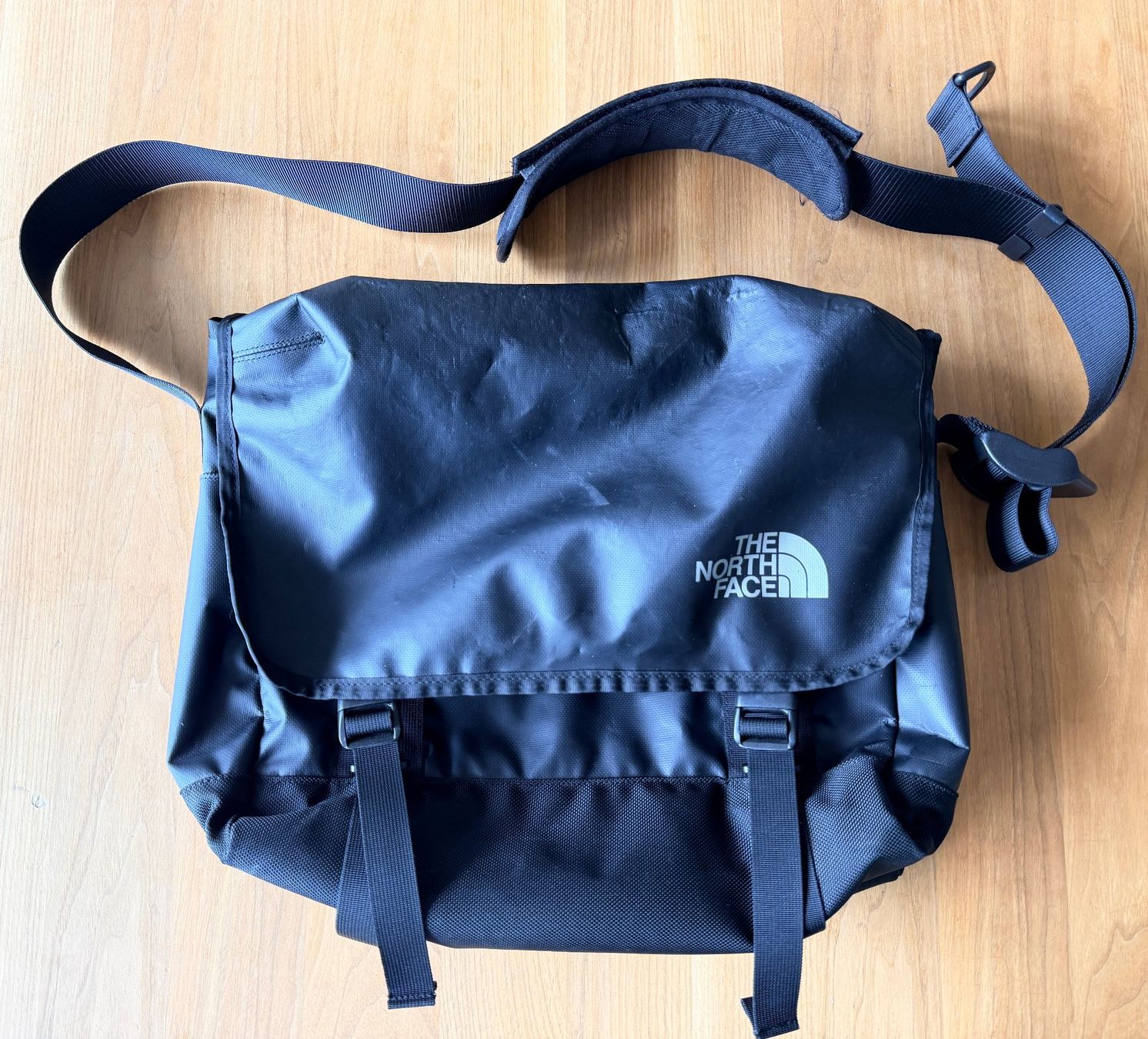 North Face Borse: North Face Schultertasche – Usato da Allschwil venduto da Pasci30