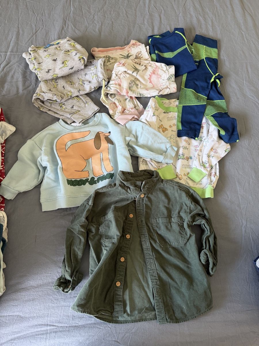Lotti & Set di vestiti: Kinder Kleidung Set Pullover Gr.86 – Usato da Laufen venduto da le-noumi 3