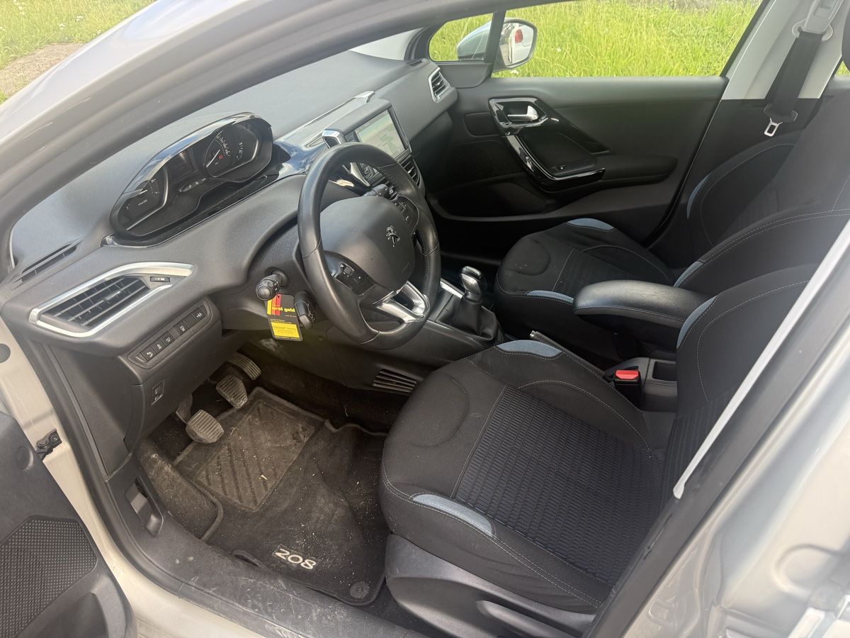 Peugeot Automobili: Peugeot 208 1.2  – Usato da Thun venduto da Nicks_Automobile 4