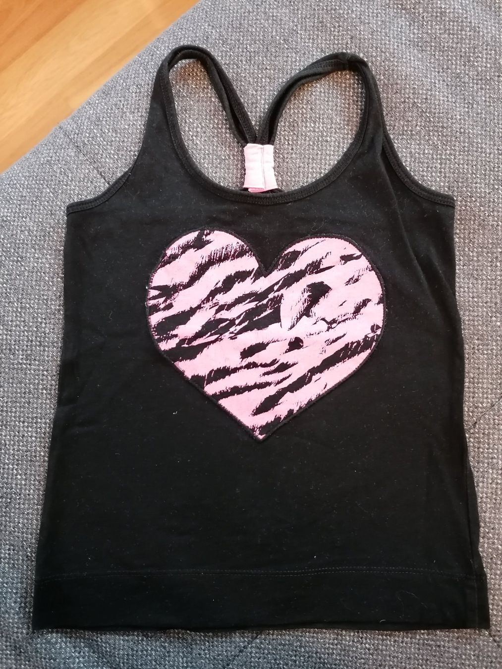 Blusen, T-Shirts & Tops: Top ca. Gr. 98 / 104 – Gebraucht aus Büttikon AG von Amineah