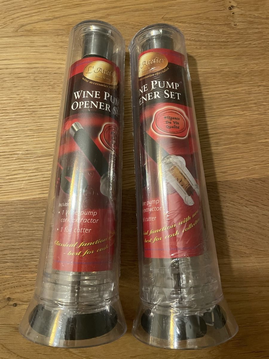 Apribottiglie & Tappi per chiusura: Zwei Weinöffner neu – Nuovo e nell'imballaggio originale da Herisau venduto da Daisy8613