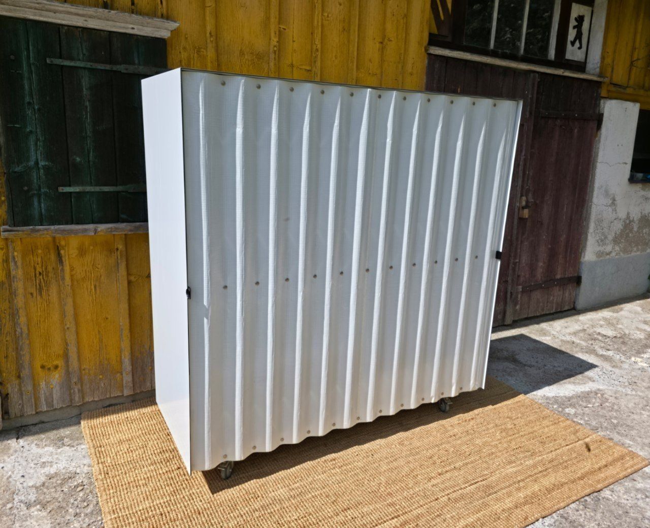 Thut Armadi: Thut Alucobond Schrank 450 – Usato da Haslen AI venduto da Vintagelix