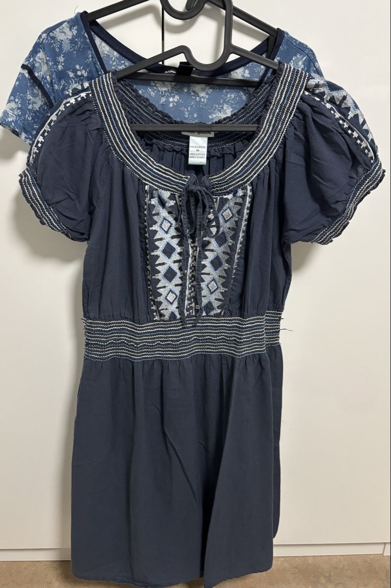 Vestiti: 2x Kleid dunkelblau bestickt, Grösse M  – Usato da Zollikerberg venduto da Jvac2