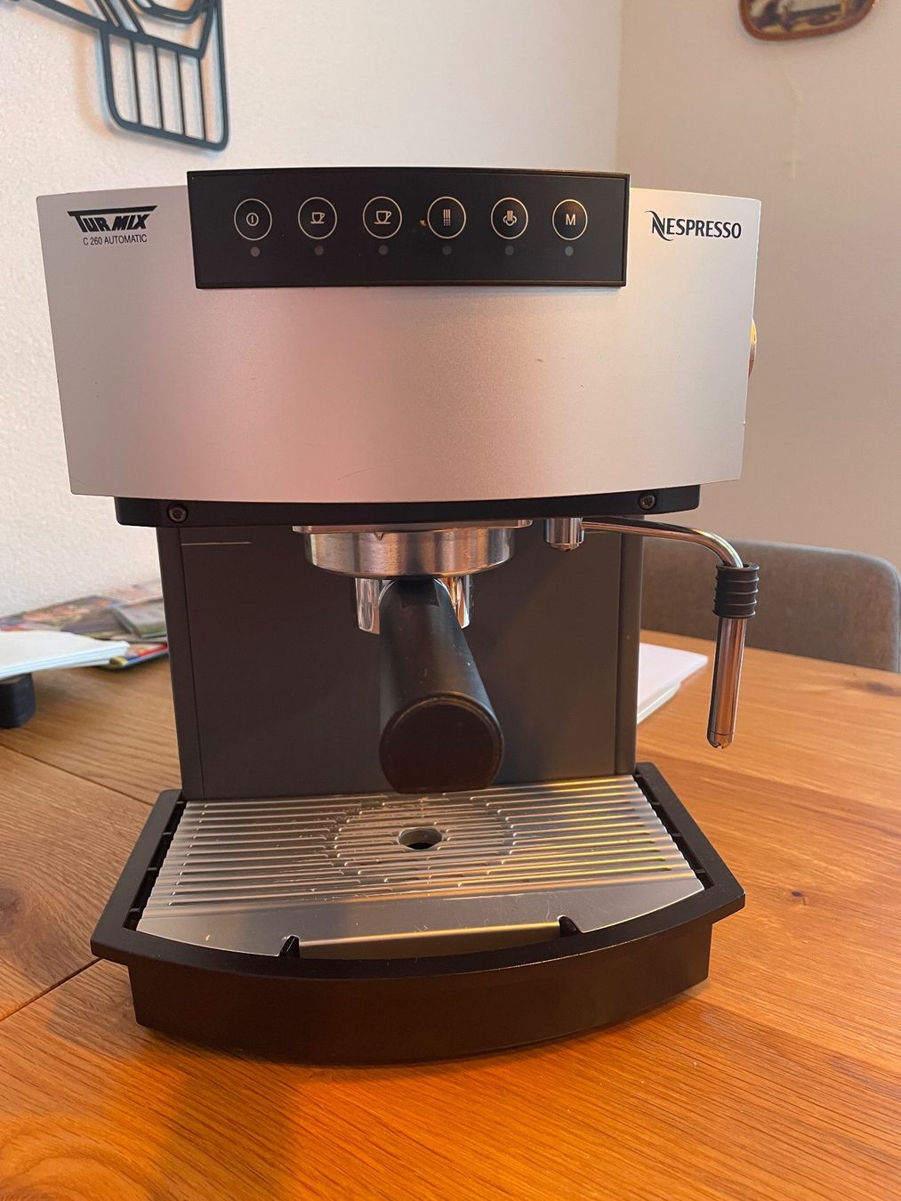 Turmix Kaffeemaschinen & Espressomaschinen: Nespresso C260 AUTOMATIC Kaffeemaschine grau/anthrazit – Gebraucht aus Steinmaur von Martin092 1