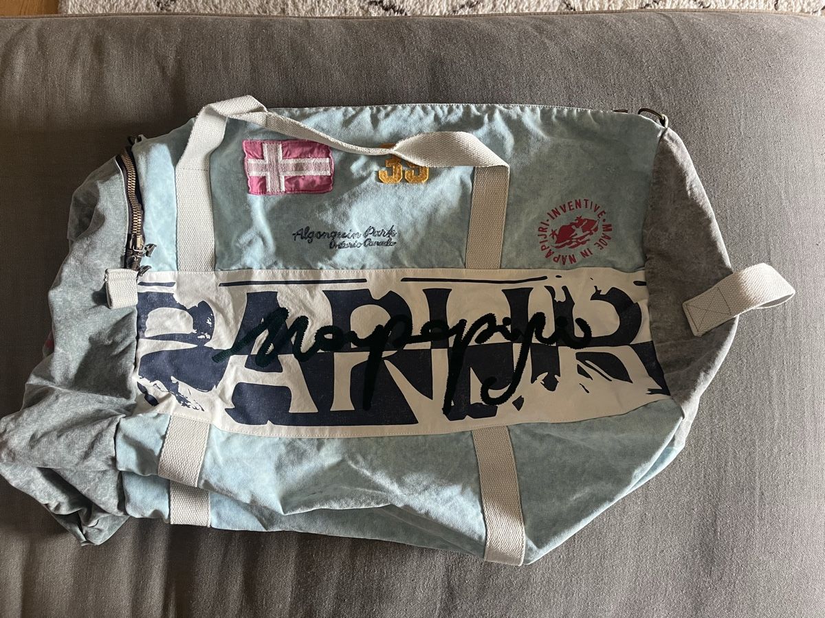 Napapijri Sacs: Reisetasche Napapijri hellblau – D'occasion à Cotterd par mickey-kiki