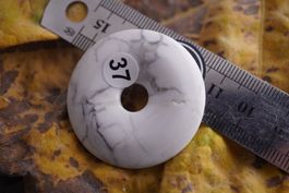 Pi Scheibe ca40mm Howlith   .-Edelsteinstube Rausverkauf