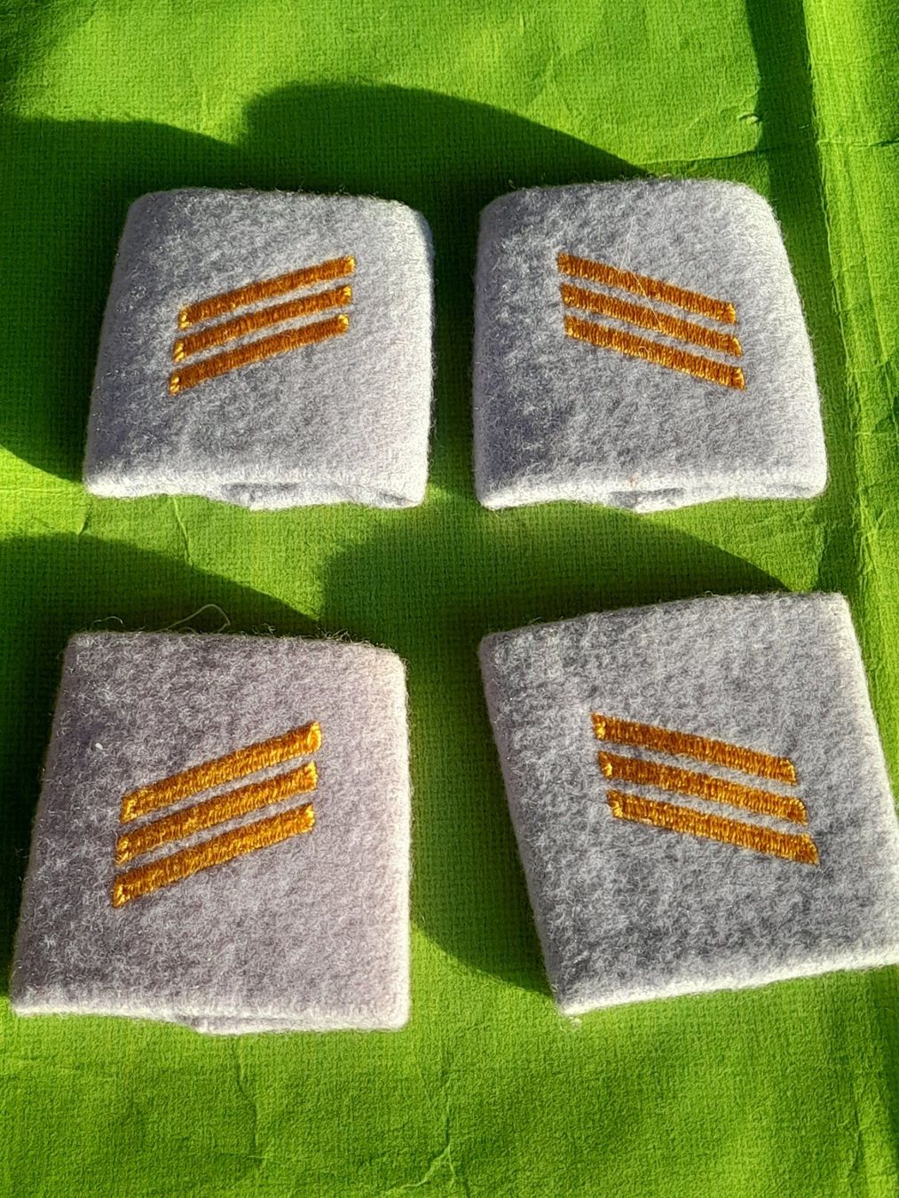 Schweizer Armee Placchette & Badge: Patten-Achselschlaufen Obergefreiter – Usato da Aeschi b.Spiez venduto da 52_wochen