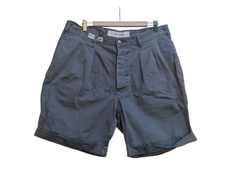 Vintage Levi's Grey Pleated Cotton Shorts Size W38 Y2K