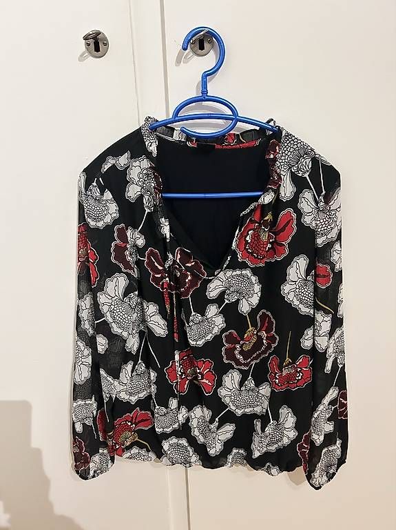 Chemisiers: Bluse mit Blumenmuster – D'occasion à Bern par jas_bc27