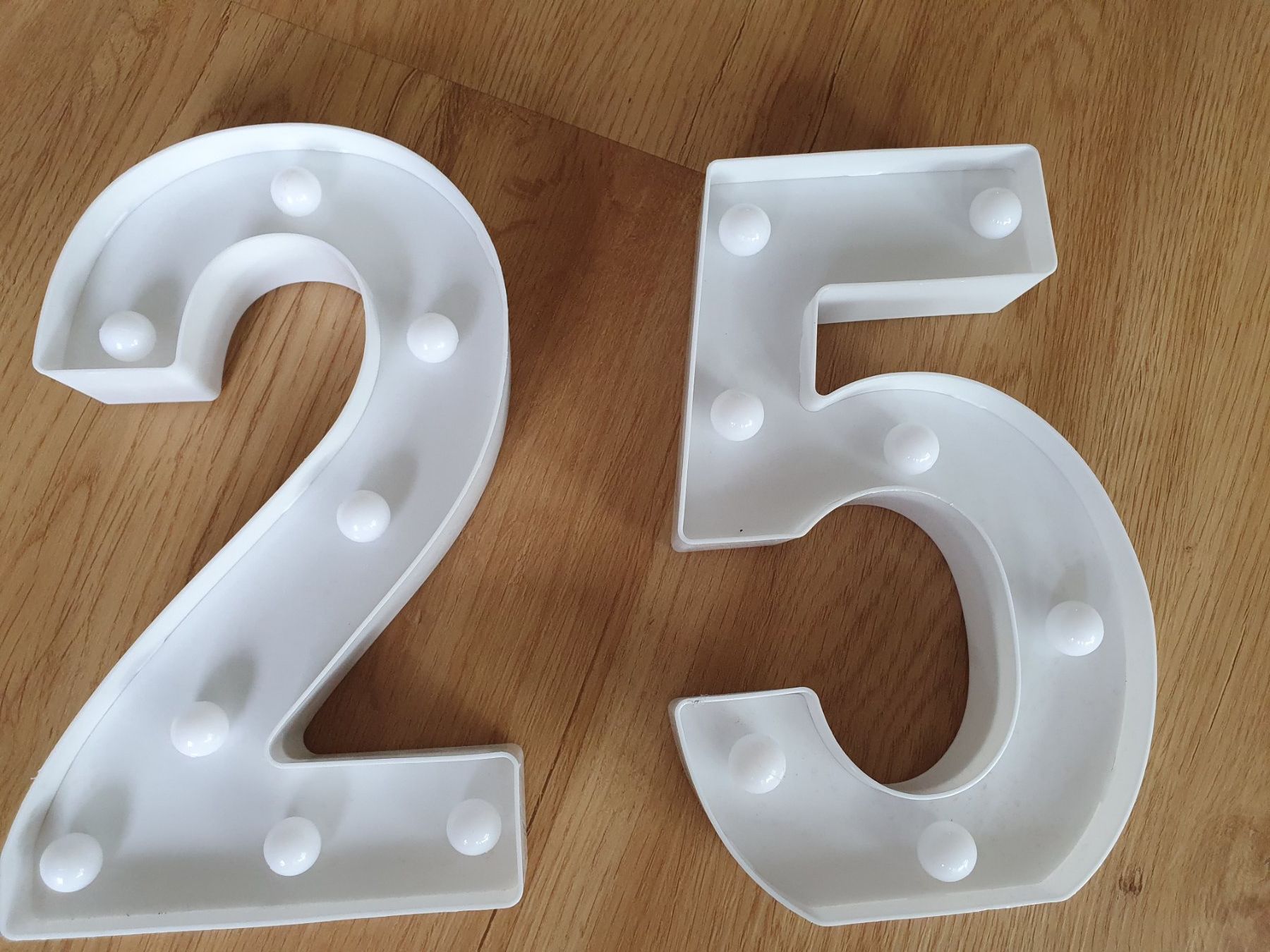 Tutte le decorazioni: Grosse LED Zahlen 25, 21cm hoch – Nuovo (secondo la descrizione) da Heinrichswil venduto da frankie19860 1