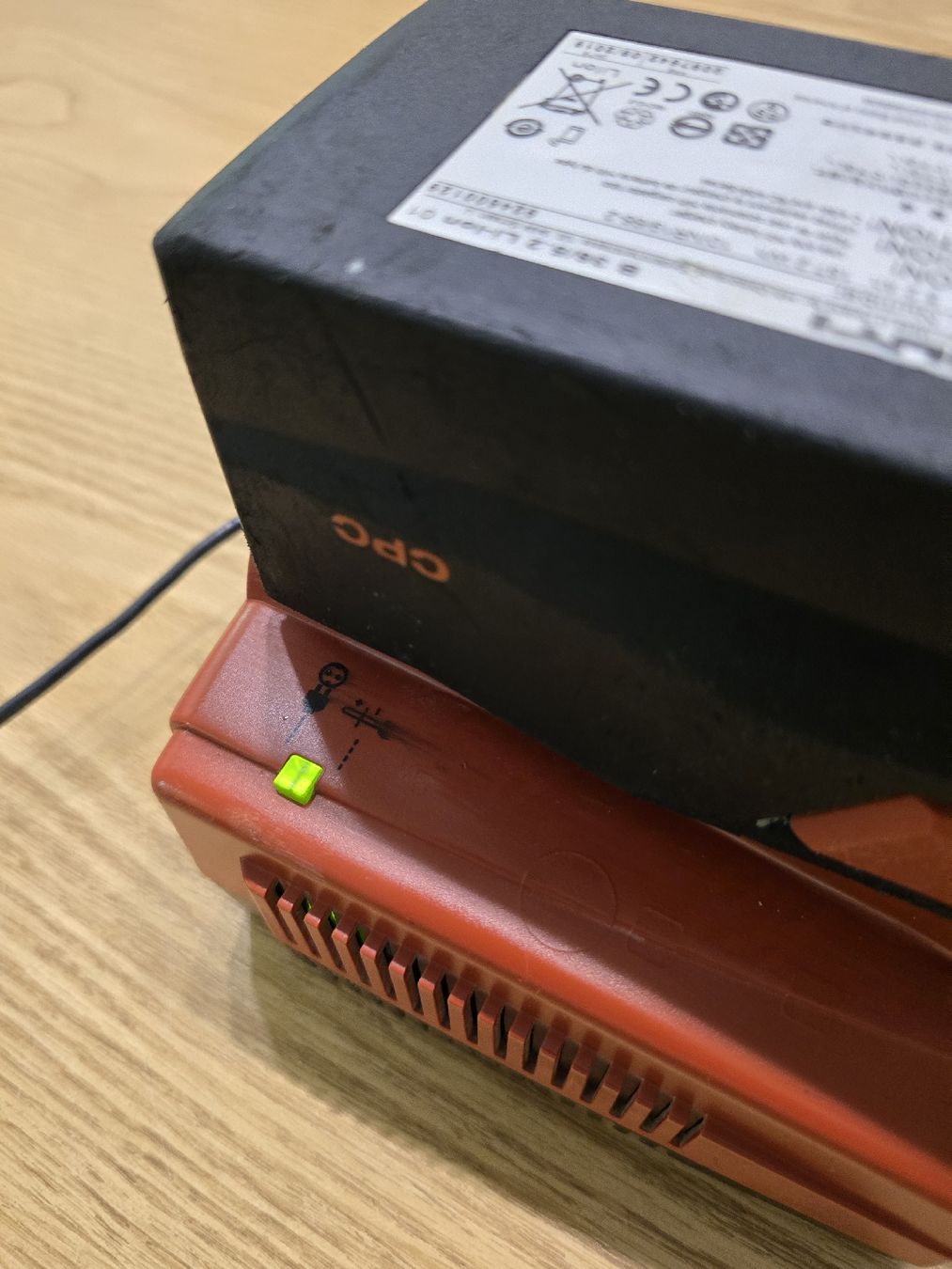 Hilti Caricatori & Batterie: Hilti Ladegärat und akku – Usato da Embrach venduto da sze_cl8y 1