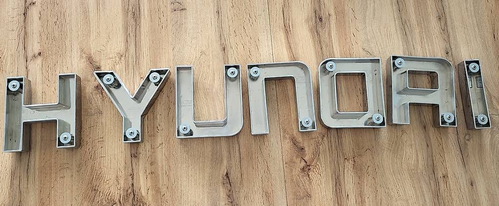 Tutti pezzi di ricambio auto: Hyundai Schriftzug – Usato da Reinach BL venduto da Thiemo99 2