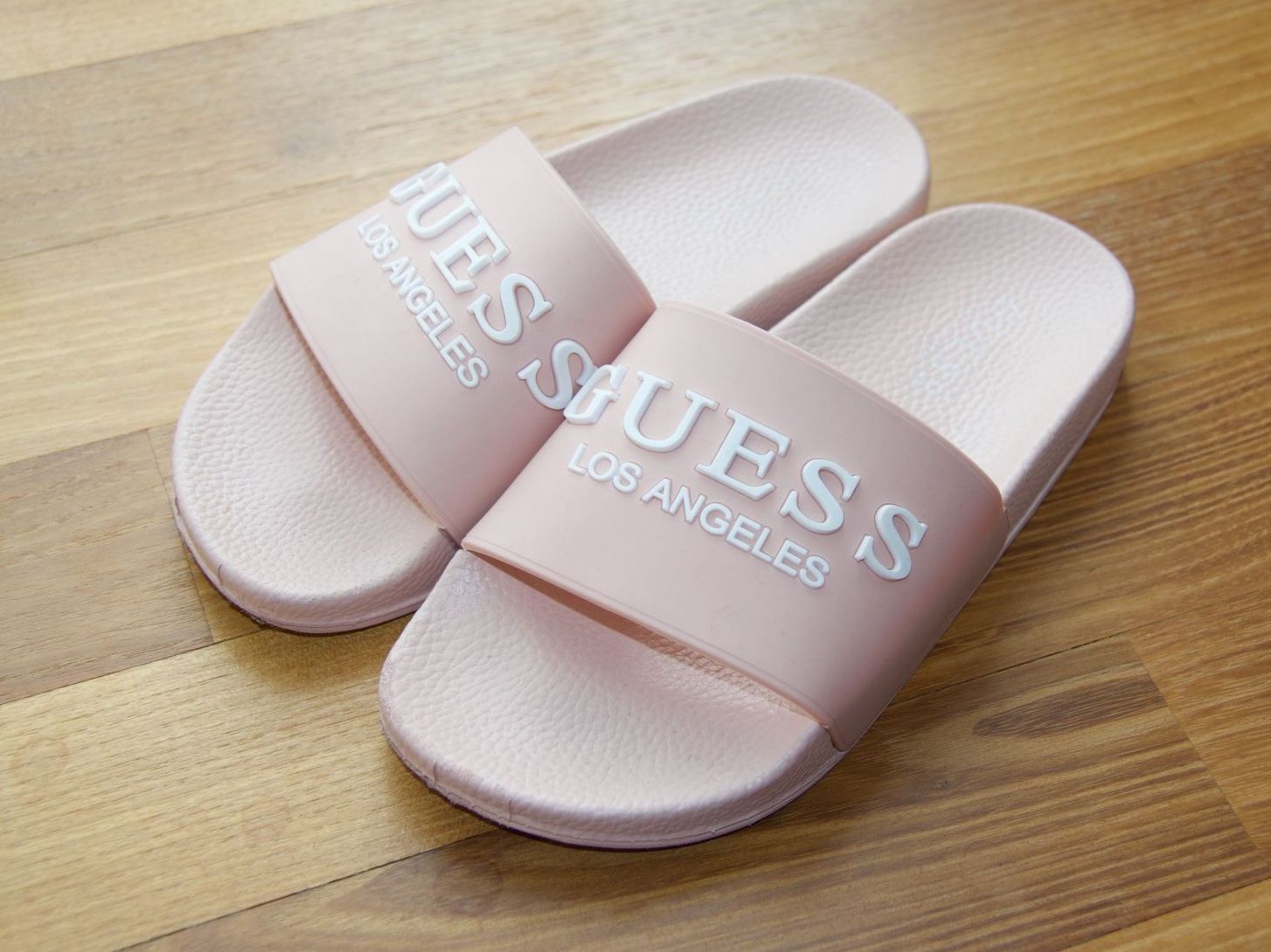 Guess Damenschuhe: GUESS Los Angeles - Strandschuhe, Gr. 34 – Neu (gemäss Beschreibung) aus Uetikon am See von Vil4523