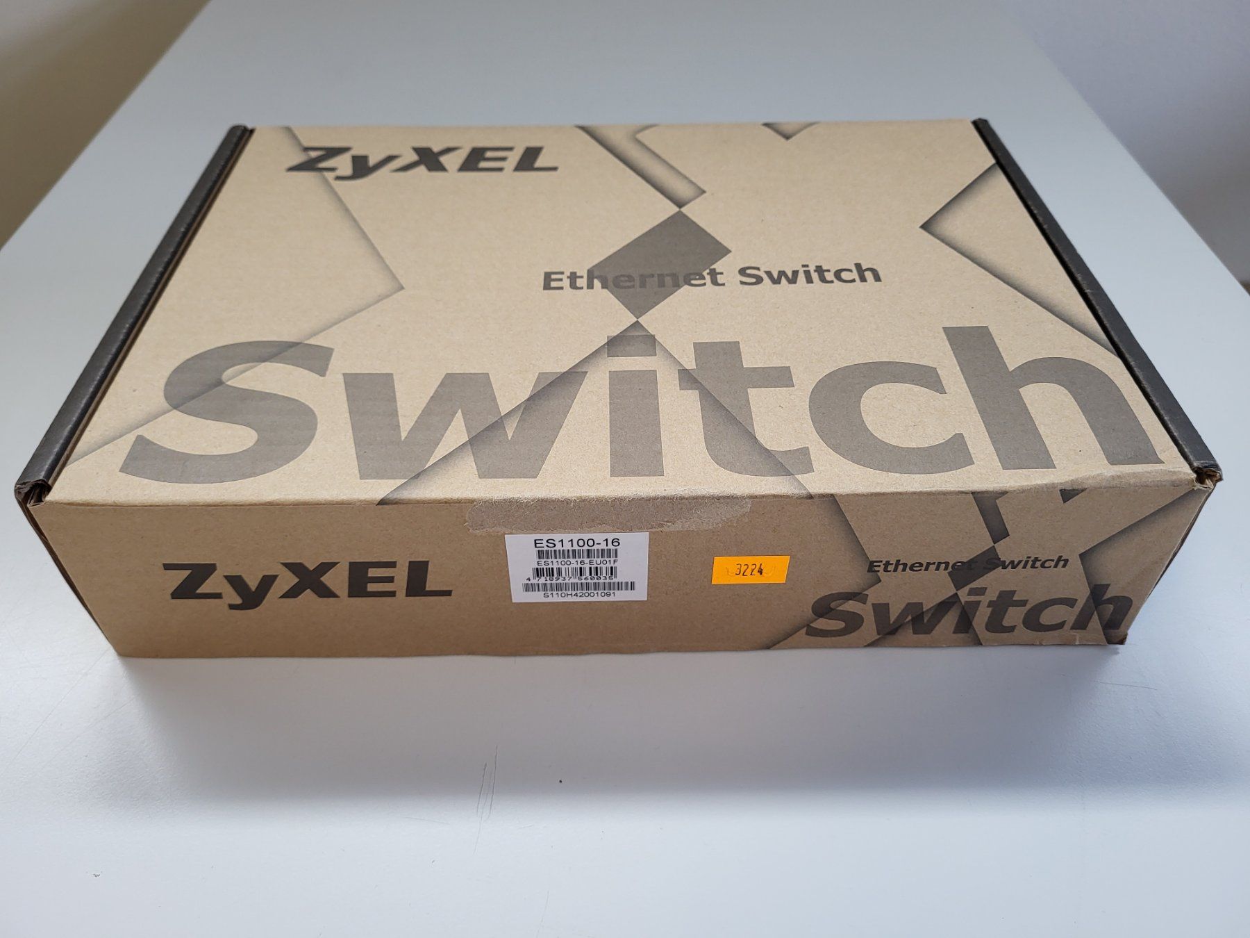 Zyxel Hub & Switch: Fast Ethernet Switch Zyxel ES1100-16 – Usato da Brügg BE venduto da POU-BELLE 4