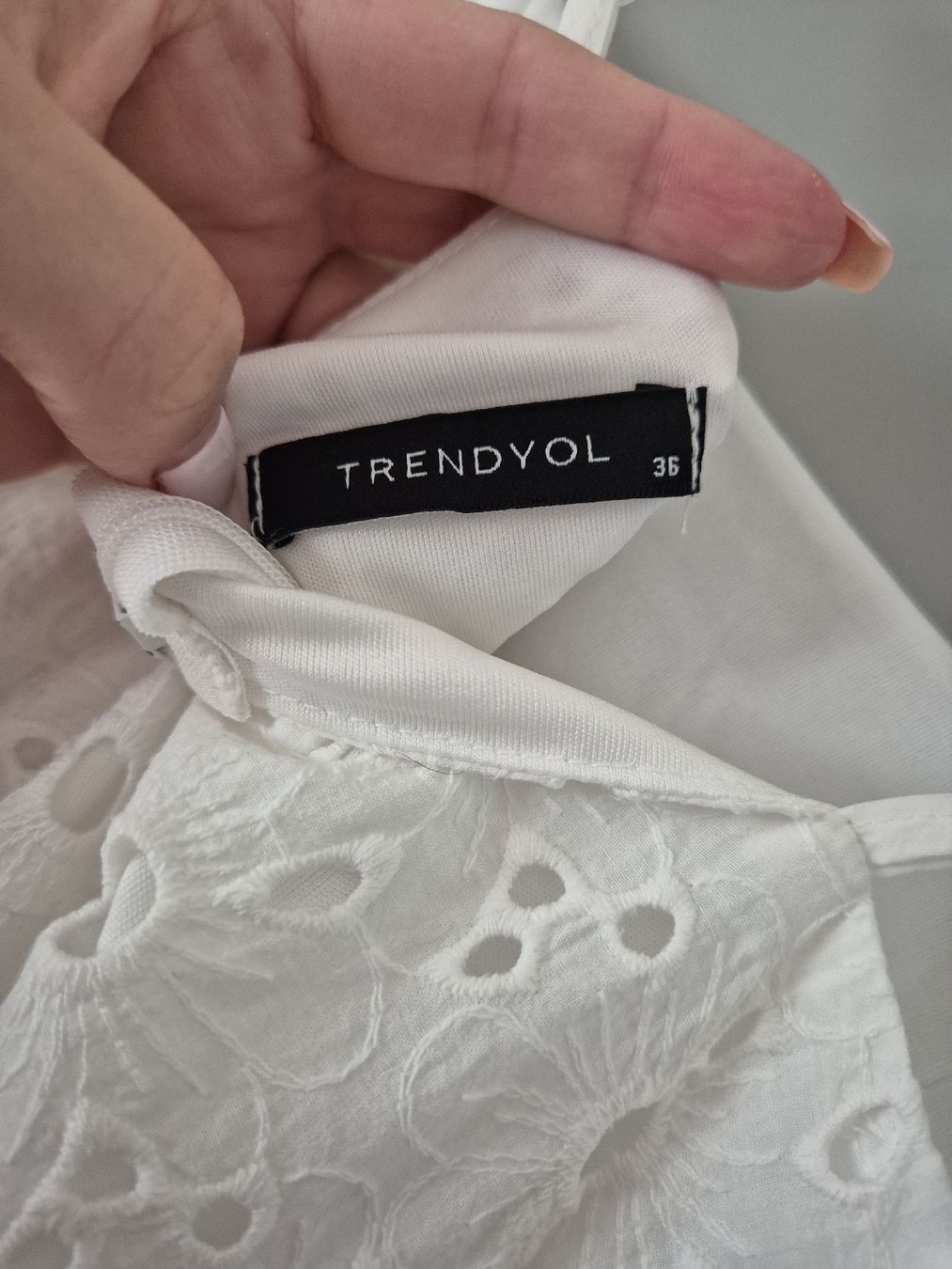 Kleider: Kleid weiss Grösse 36 von TRENDYOL  – Gebraucht aus Zürich von mit_jz2x 2