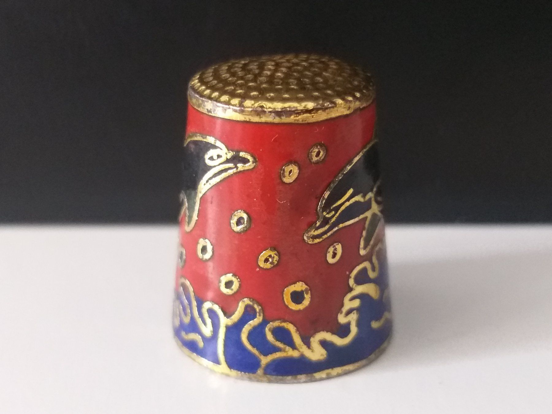 Fingerhüte: Dé à coudre dauphin cloisonné – Gebraucht aus Cossonay-Ville von Les_1001_perles 1