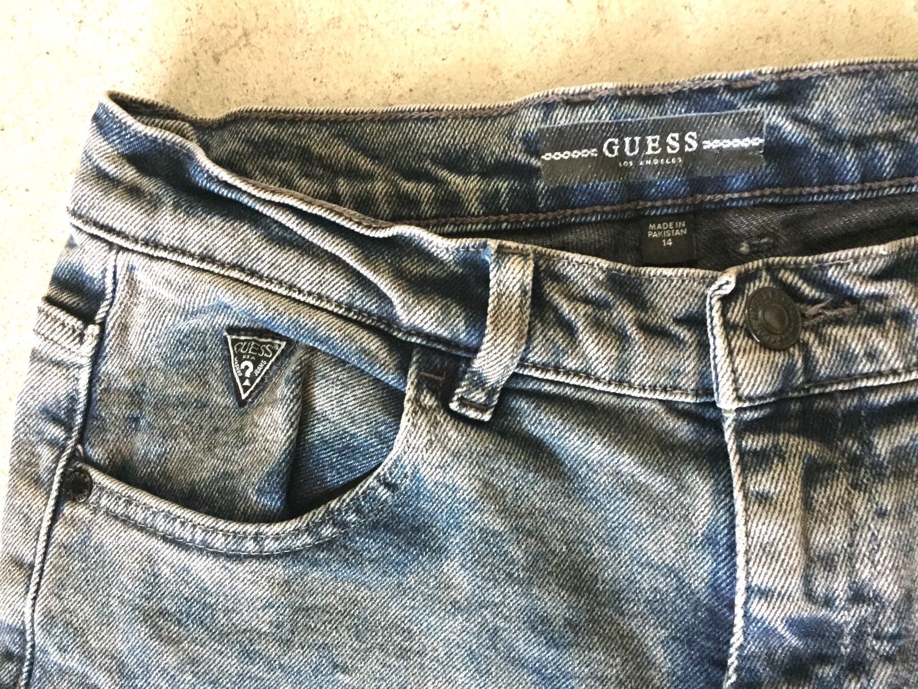Guess Jeans: Guess Hüftjeans Original 2000s Vintage – Gebraucht aus Zürich von Eves.vintage.element 1