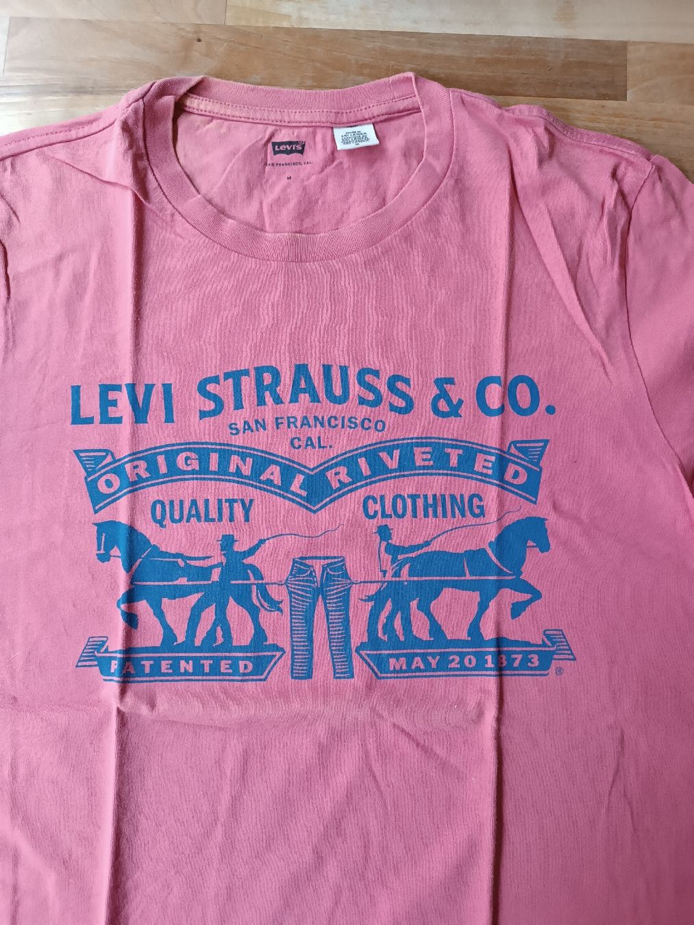Levi's T-shirt: T-Shirt Levis Herren – Usato da Basel venduto da kau_d97h 1