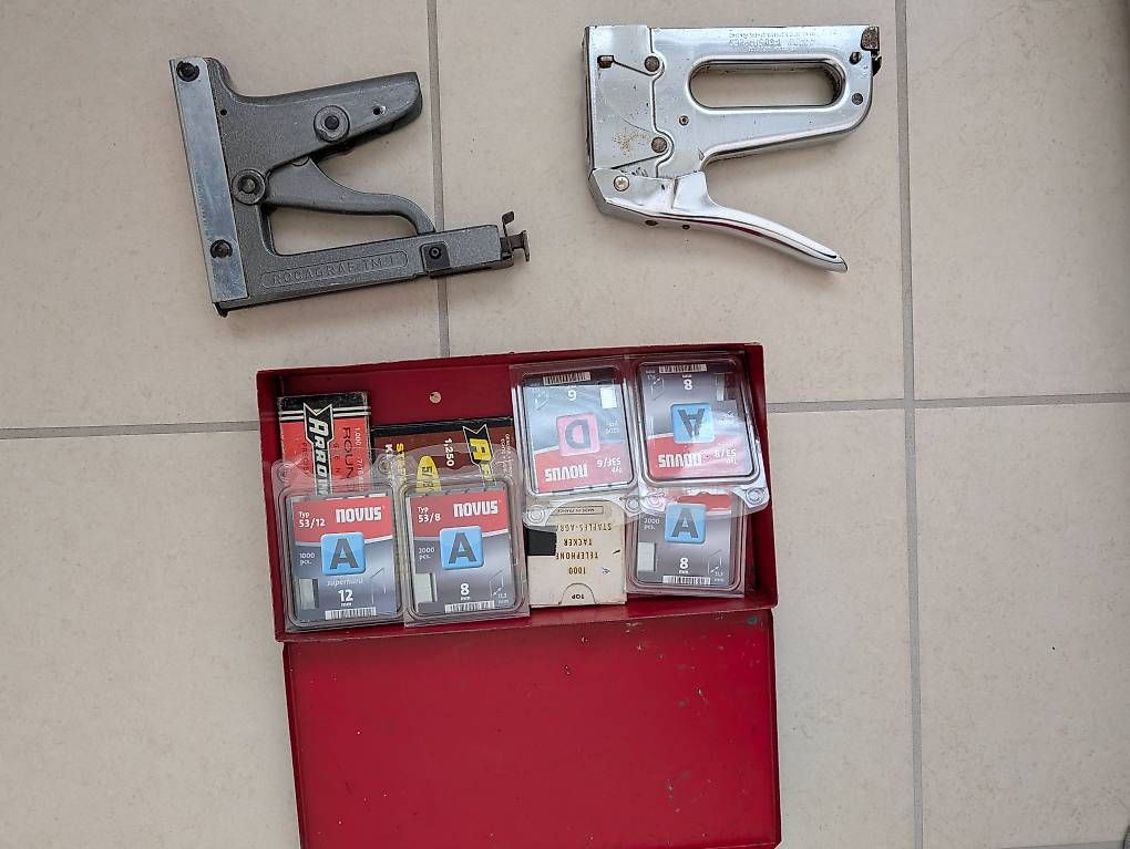 Tutti gli attrezzi: Lot agrapheuses manuelles + agraphes – Usato da Corcelles-le-Jorat venduto da jmirand