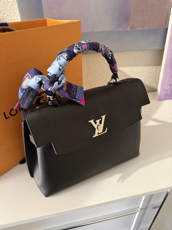 Louis Vuitton Tasche mit Seidentuch Band World of Love