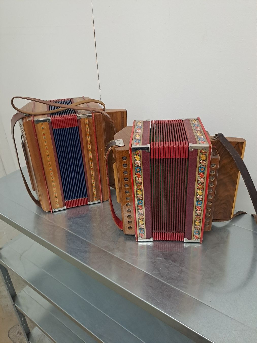 Strumenti musicali: 2 schwyzerorgeli zum verkaufen – Usato da Villeneuve venduto da BibiVintage 1