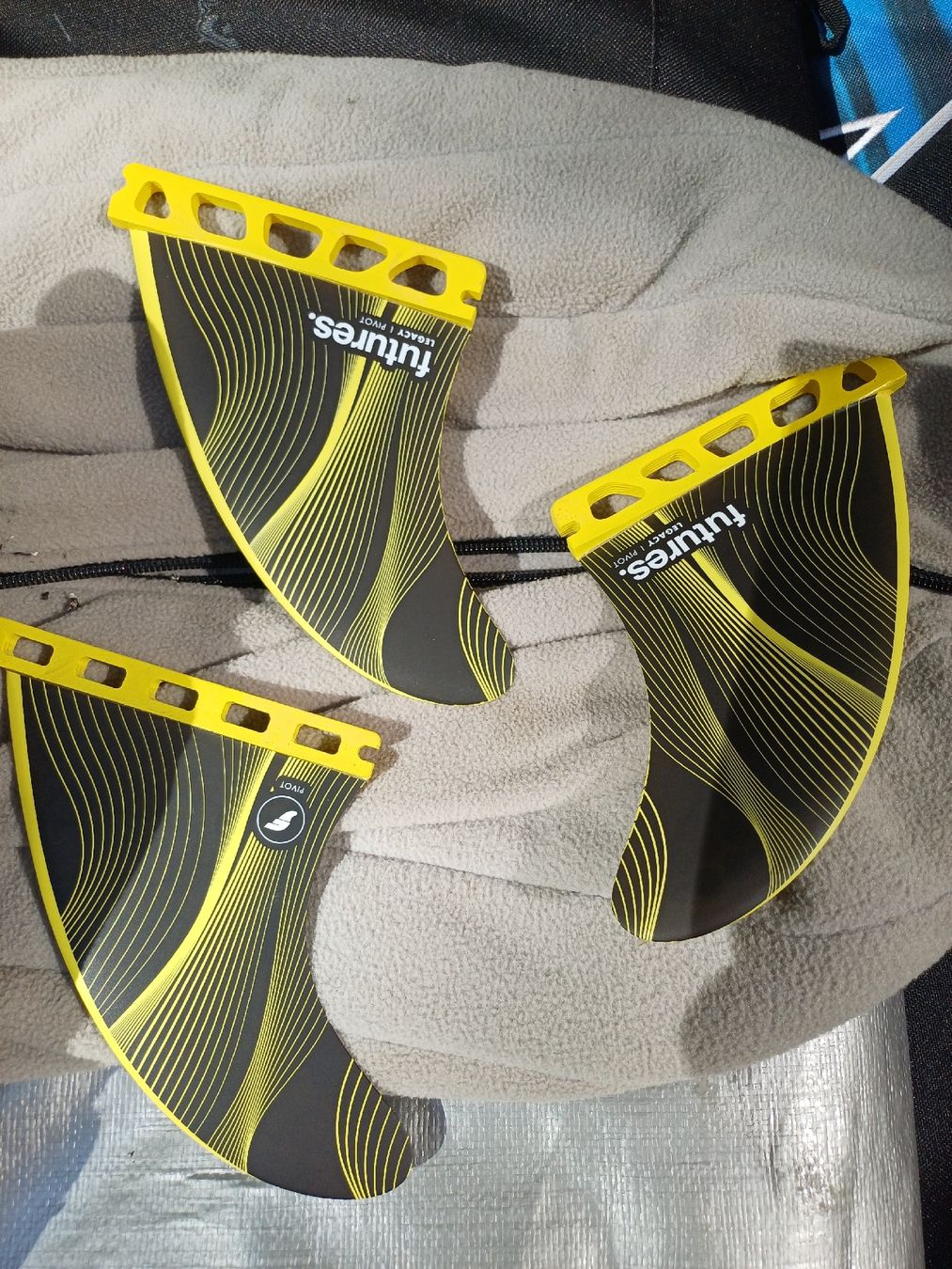 Tavole da surf e di nuoto: Ailerons Futures Legacy Pivot Thruster Small – Usato da Pravidondaz (Salins) venduto da maceoparker2013 1