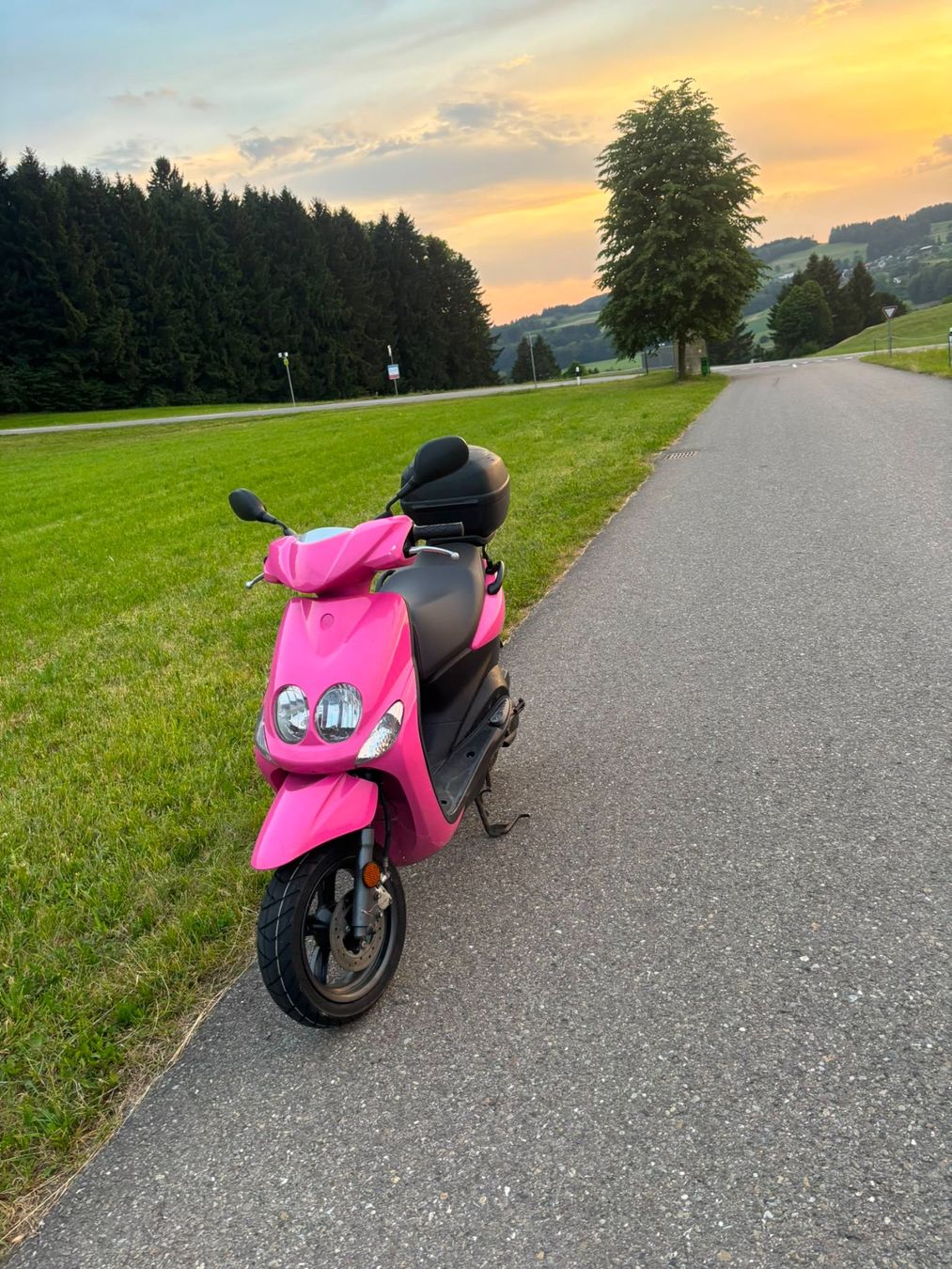 Yamaha Scooter: Yamaha Roller Pink Guter Zustand – Usato da Wil SG venduto da ann_5rd9 1