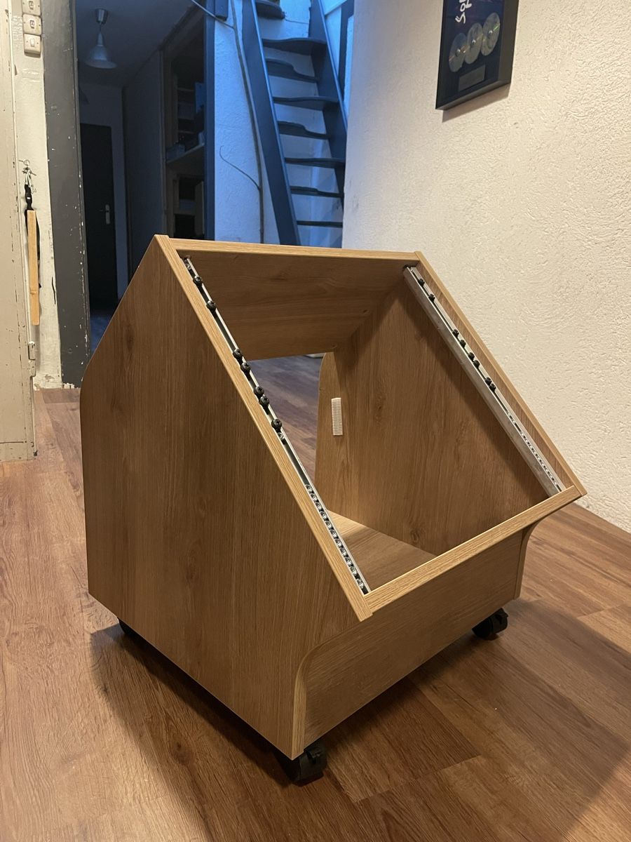 Thomann Strumenti musicali: Thon Studio Side Rack 10U oak – Usato da Fribourg venduto da altmix 2