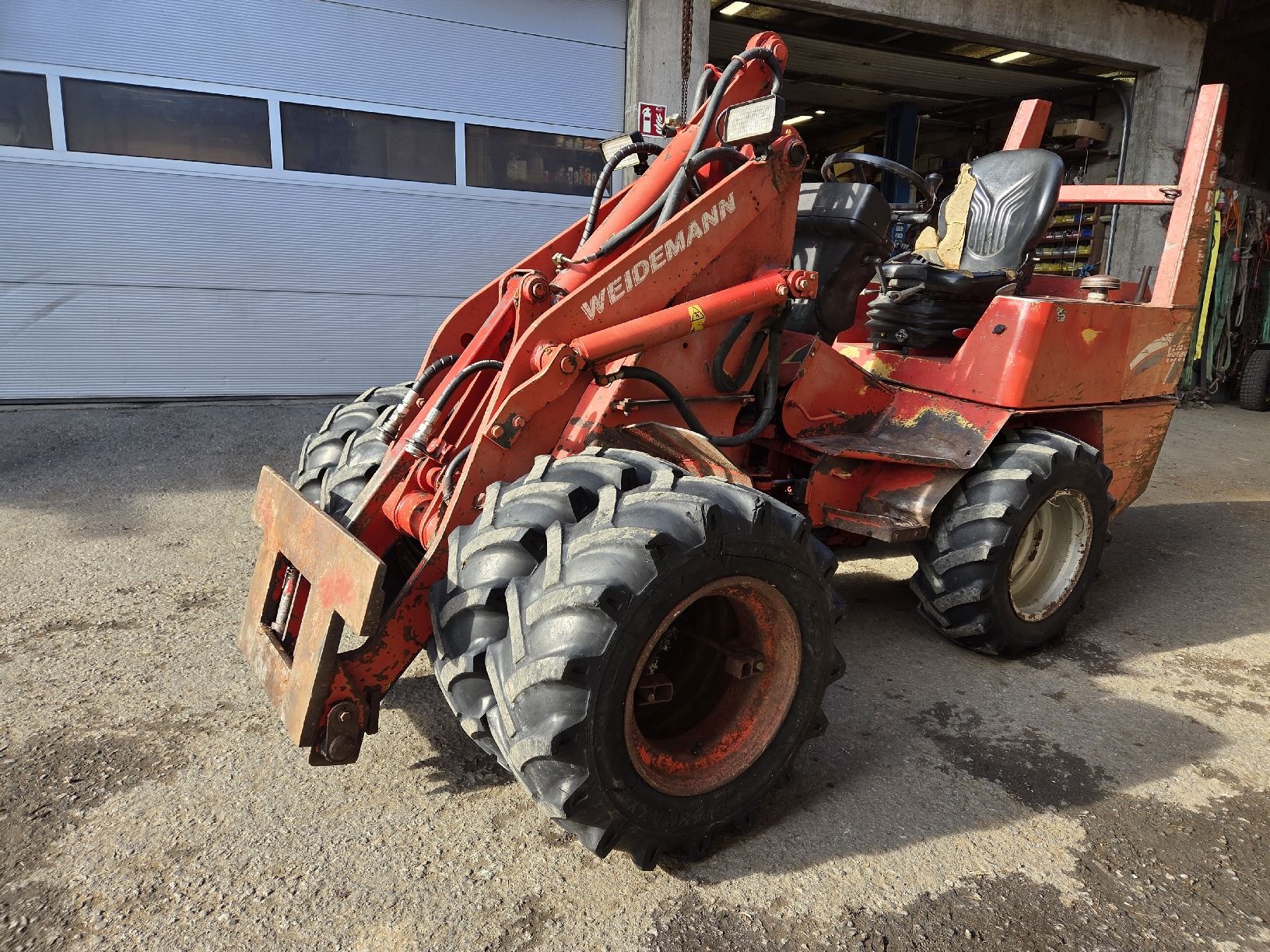Weidemann Chargeur de ferme: Hoflader Weidemann 1070 – D'occasion à Unteriberg par Prinz011 1