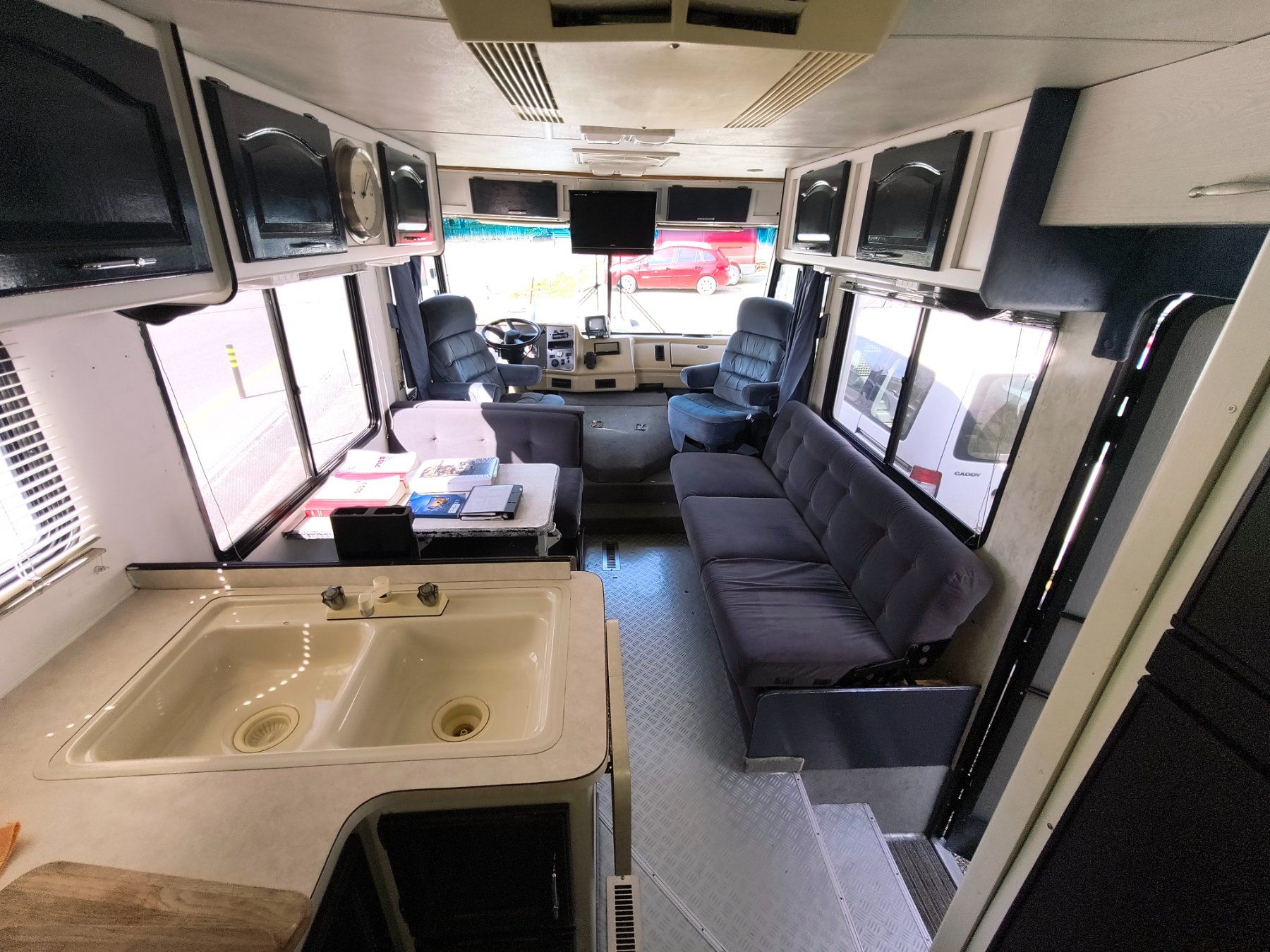 Chevrolet Camping Fahrzeuge: Chevrolet Challenger Camper/Tiny House – Gebraucht aus Etzelkofen von madafaka_06 4