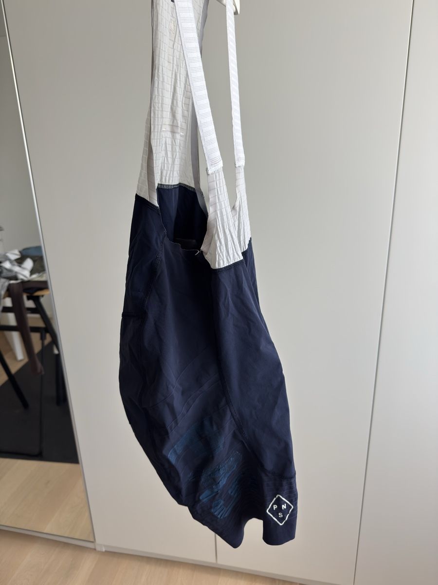 Pas Normal Studios Pantaloni: Trägerhose PAS NORMAL STUDIOS Grösse M Mechanism Pro – Usato da Hombrechtikon venduto da Sven_Gerber 1