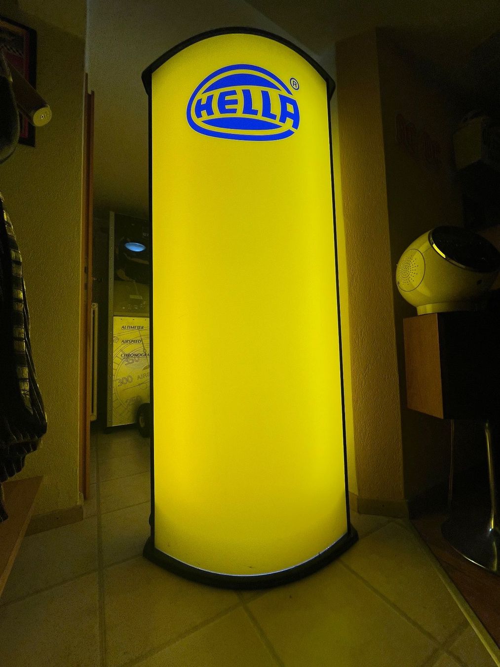 Lampes: Grosse HELLA Leuchtreklame – D'occasion à Menziken par Hotdevil1 1