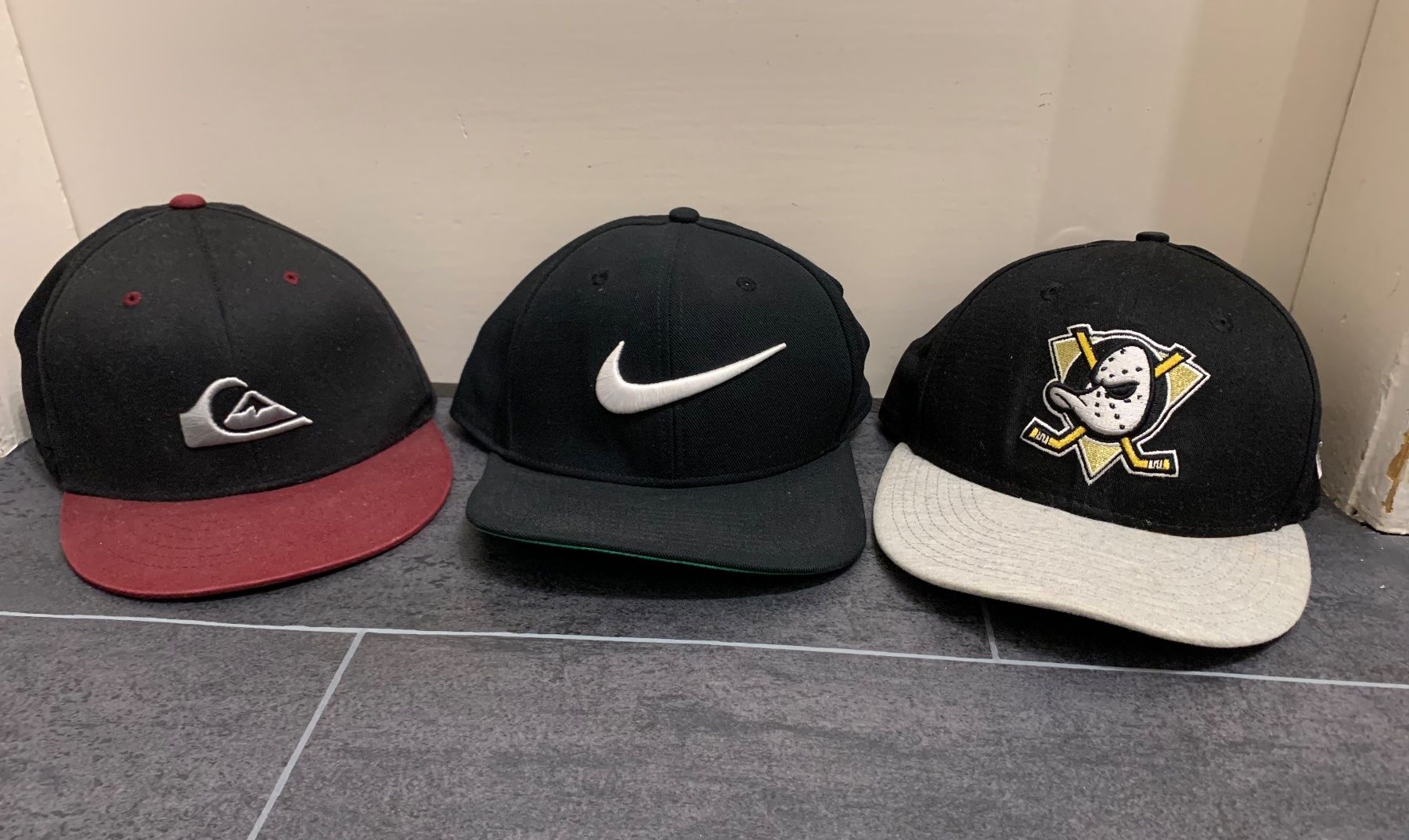 Copricapi, berretti & cappellini: 3 Caps: Nike, NHL Ducks, Quicksilver – Usato da Kreuzlingen venduto da jamie45