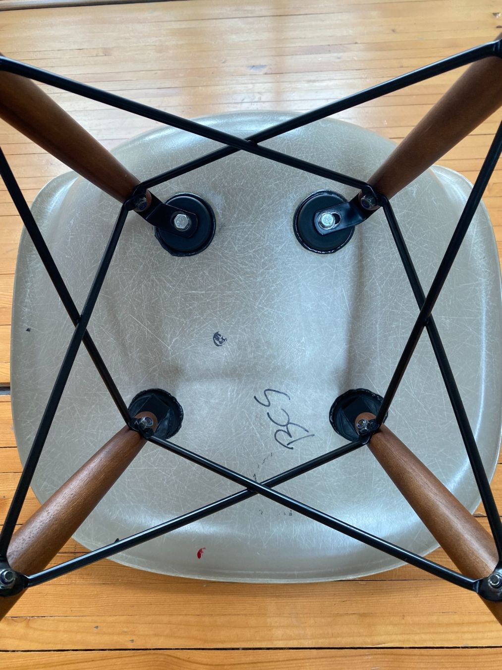 Herman Miller Sedie: Eames Chair - Herman Miller – Usato da Vevey venduto da Zpahud 3