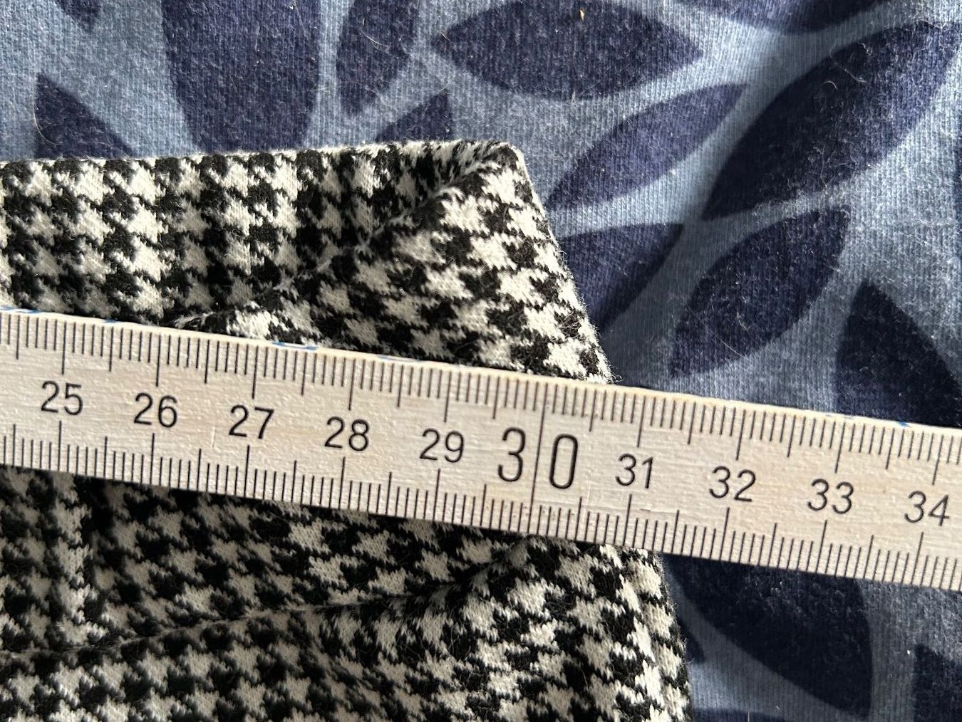 Pantaloni: Damenhose mit Gummizug Gr. S karriert – Usato da Obergösgen venduto da Andre118 3