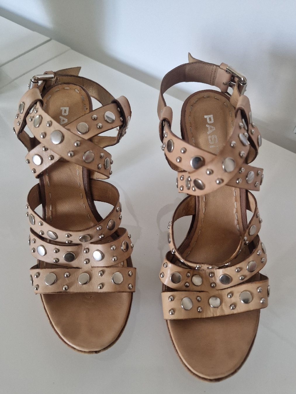 Damenschuhe: High Heels Sandale mit Nieten von Passito – Gebraucht aus Küsnacht ZH von 2011_ 1