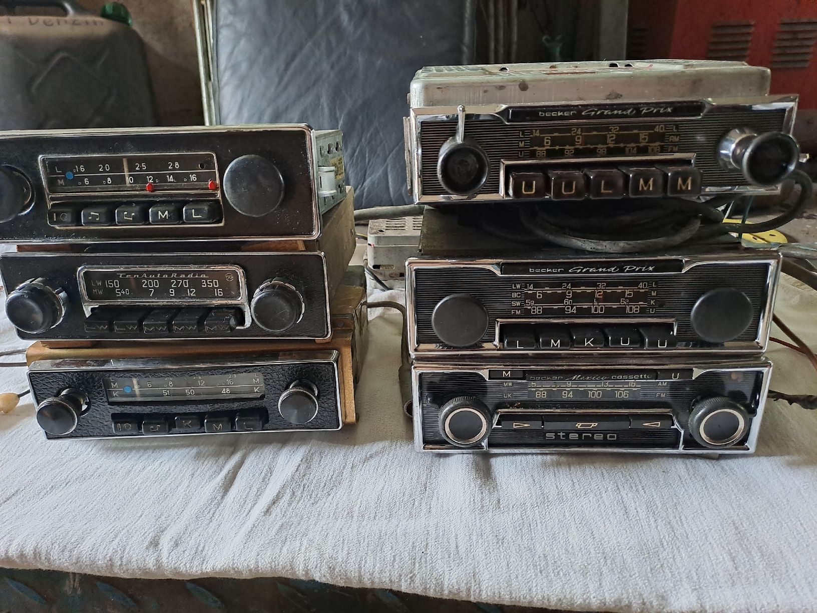 Tutti pezzi di ricambio auto: Autoradio Becker, Blaupunk, usw. – Difettoso da Heerbrugg venduto da Dcadillac 7