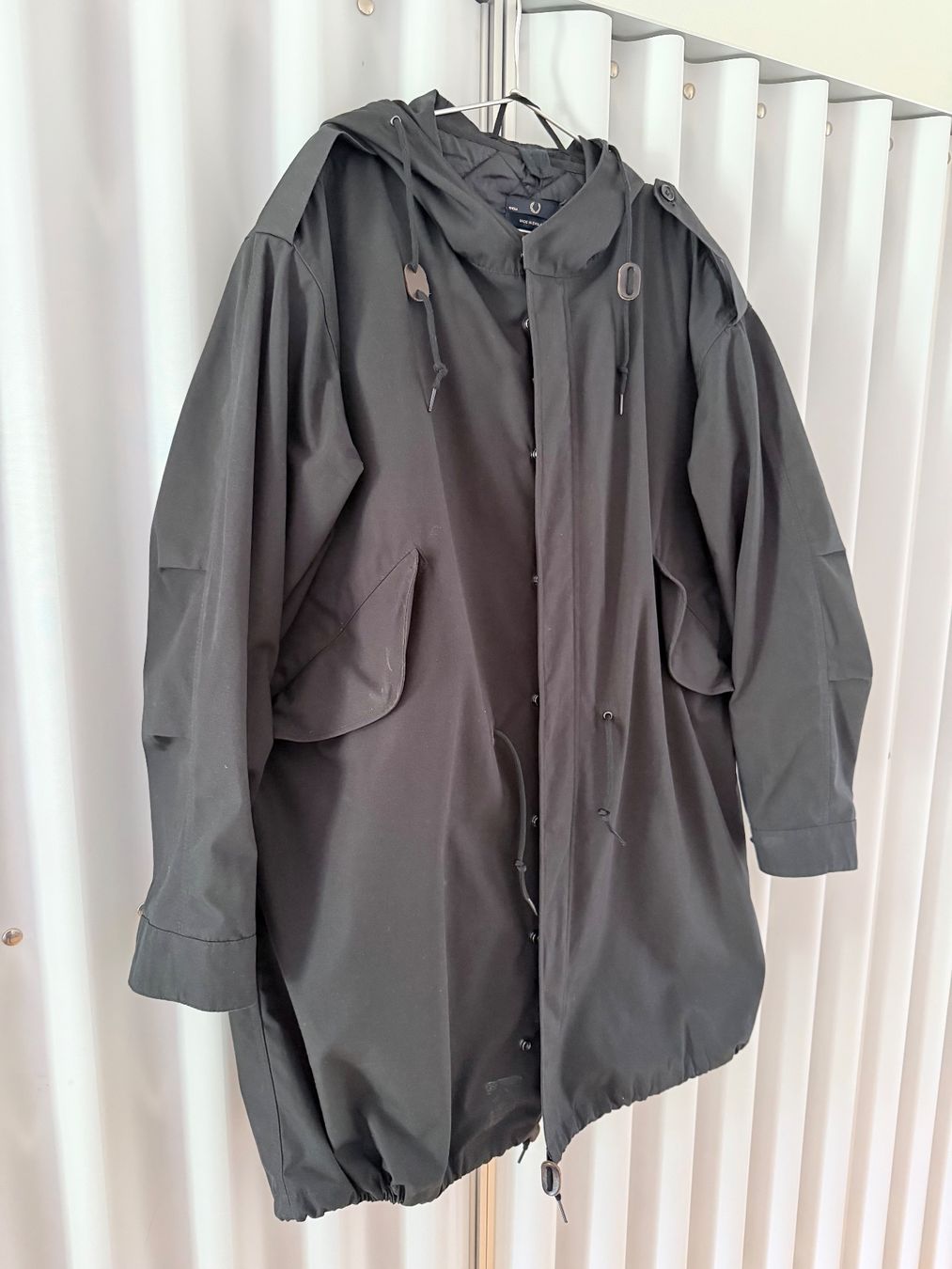 Cappotti: Black Fred Perry Cotton Blend Fishtail Parka + Veste Gr.L – Usato da Zürich venduto da VR2528 2