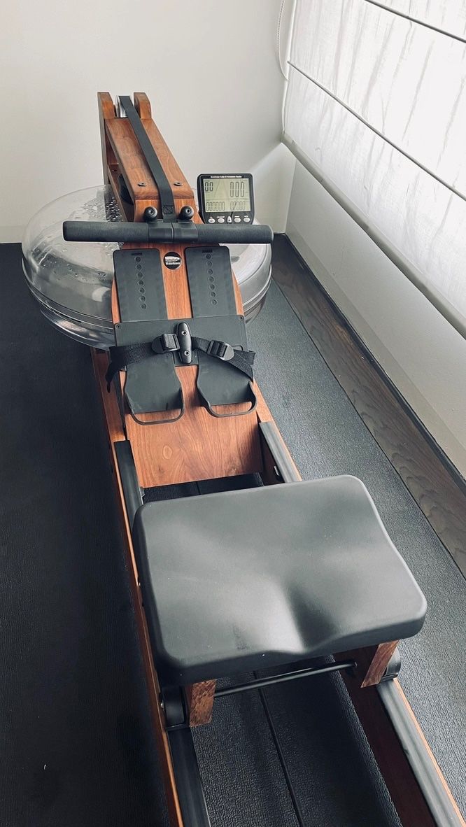 WaterRower Hometrainer: WaterRower Rudergerät Nussbaum mit Smartrow – Neu (gemäss Beschreibung) aus Maur von Grandslam 8