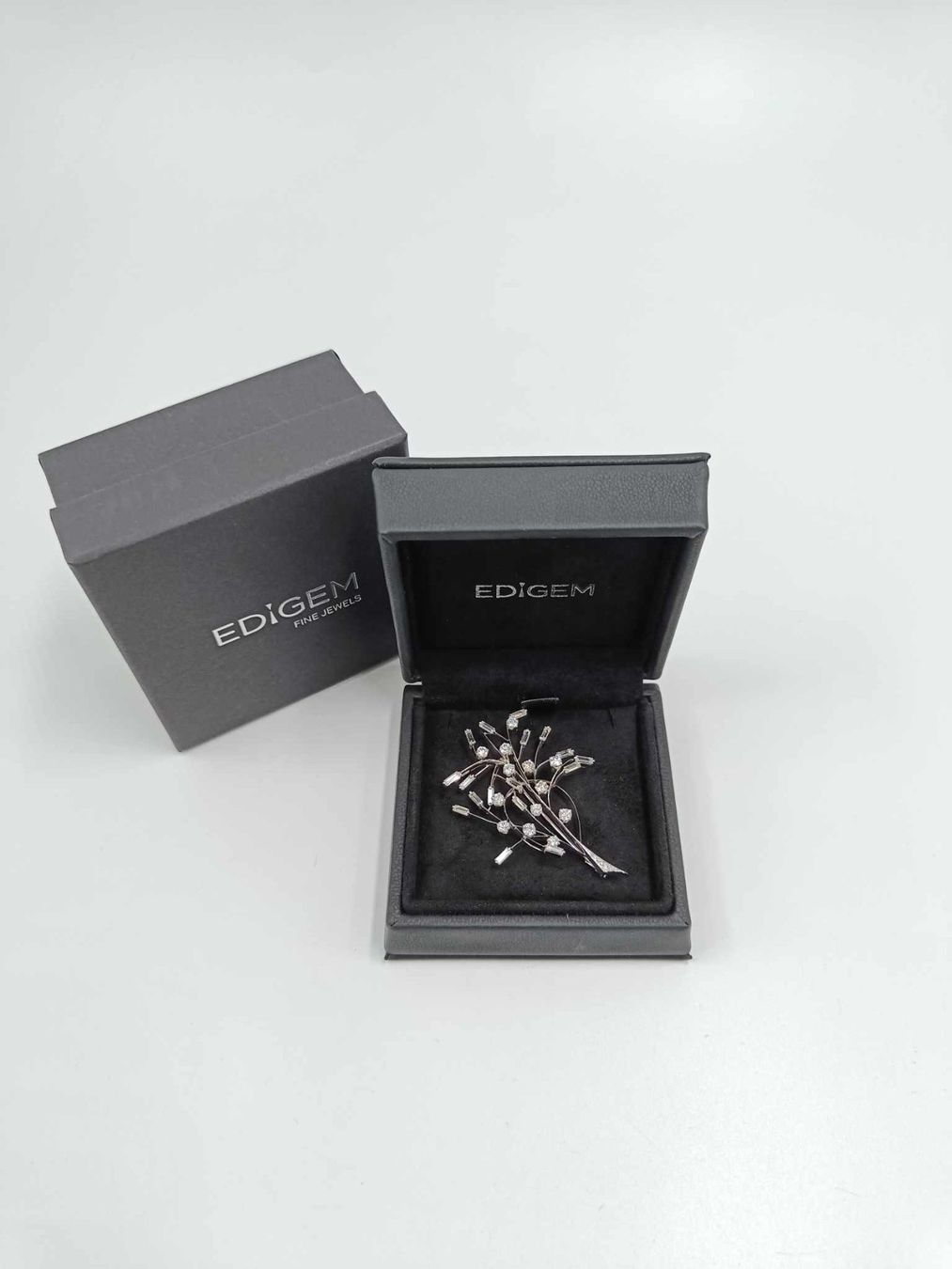 Broschen & Nadeln: DIAMANT BROSCHE IN 750 WEISSGOLD – Gebraucht aus Luzern von EdiGem 1