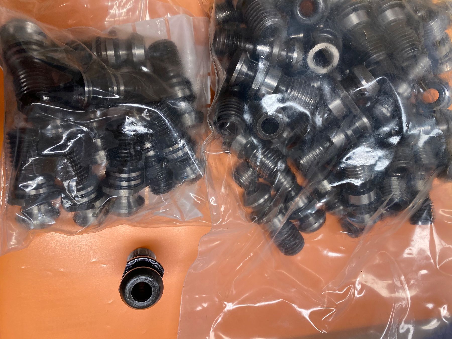 Tutti gli attrezzi: Anzugsbolzen Form B – Usato da Bellmund venduto da Sodick