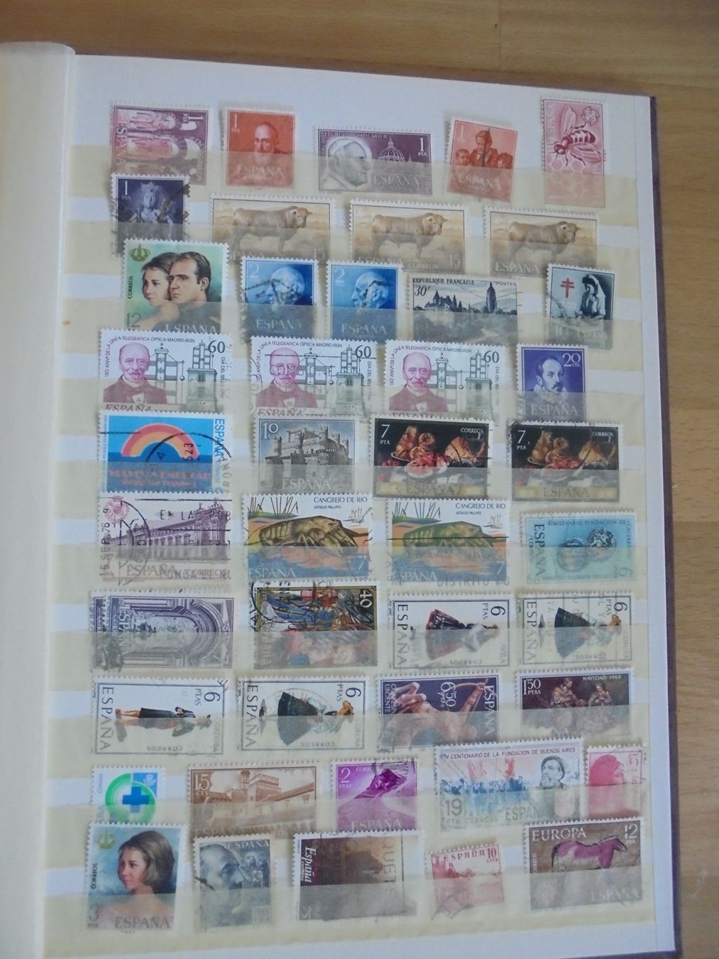 Album: Briefmarkenalbum mit Marken aus diversen Ländern. – Usato da Jona venduto da Glareola 4