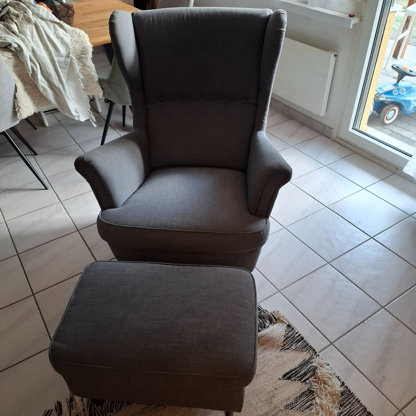 Ikea Poltrone: Sessel mit Hocker dunkelgrau – Usato da Wädenswil venduto da lua_2blm 1