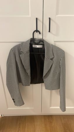 Zara Trendiger Crop Blazer schwarz-weiss kariert Grösse  XS