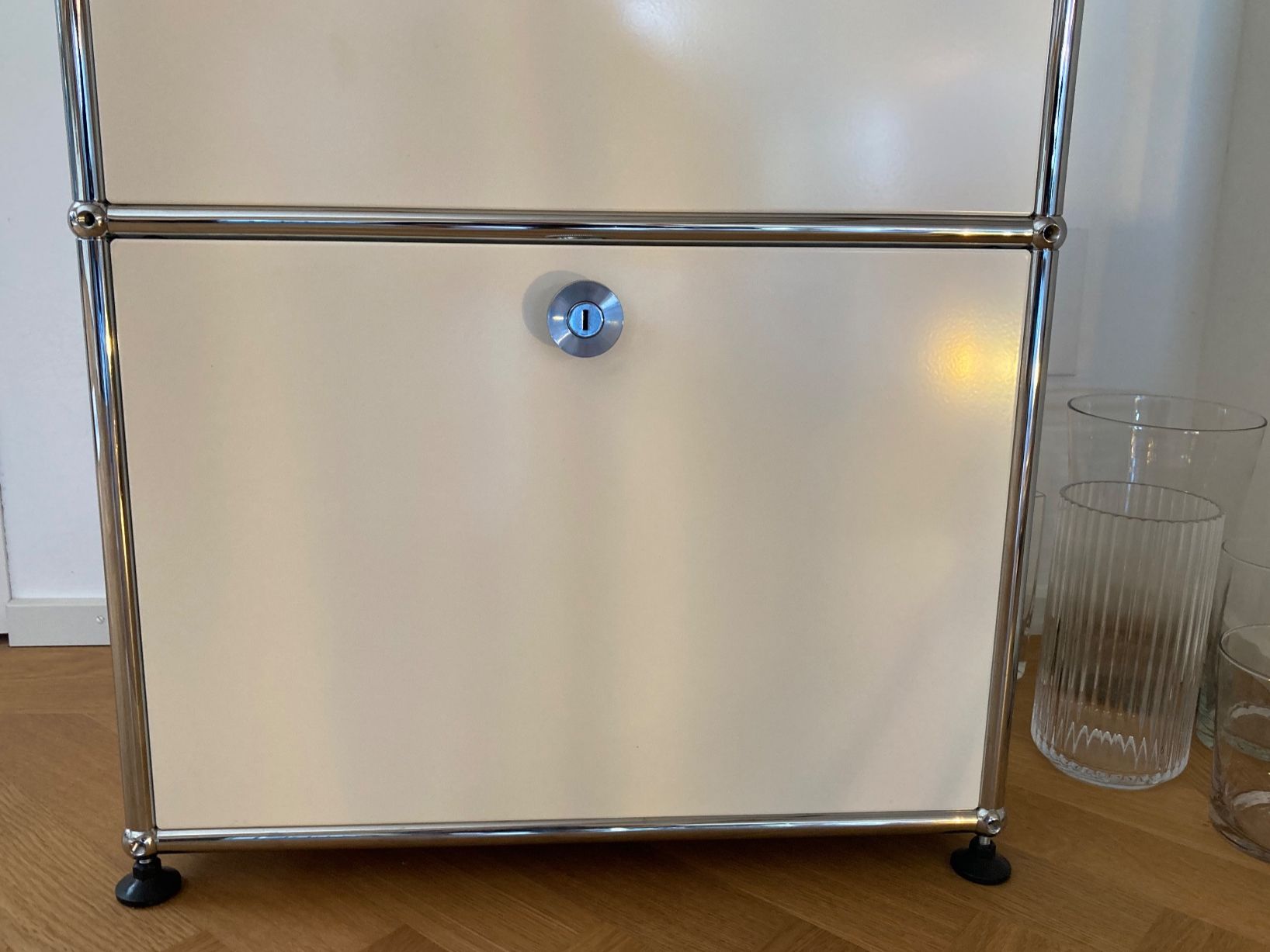 USM Regale: REGAL MIT GLASAUFSATZ, USM – Gebraucht aus Edlibach von SELECTION-26 2